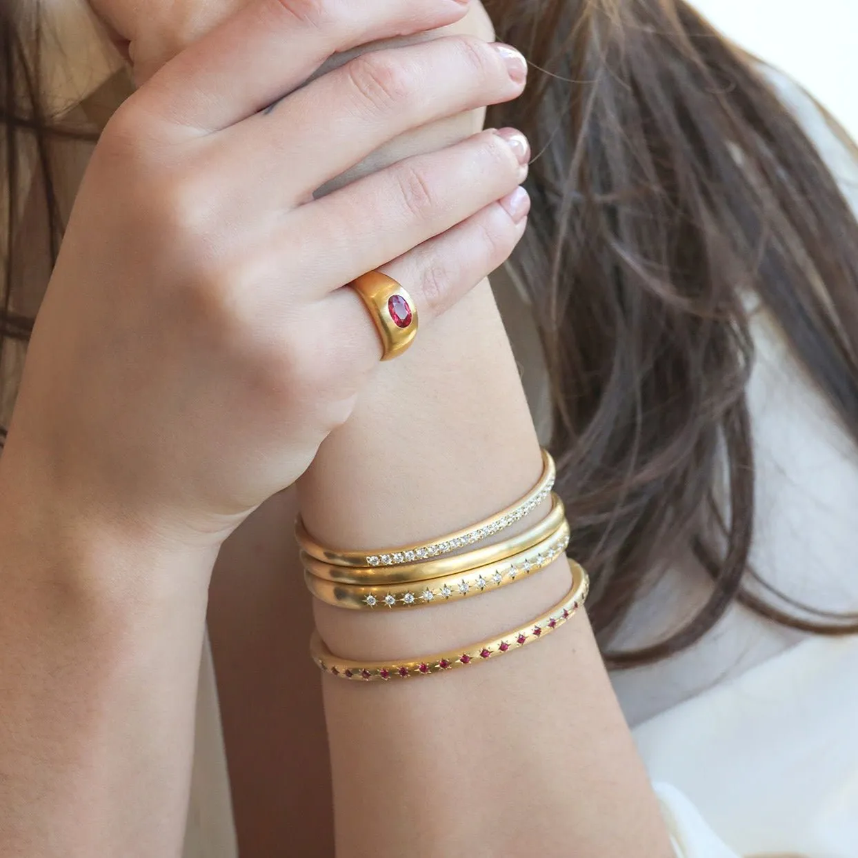 18K Gold Narrow Rounded Hinged Bangle with Star-Set Burmese Rubies