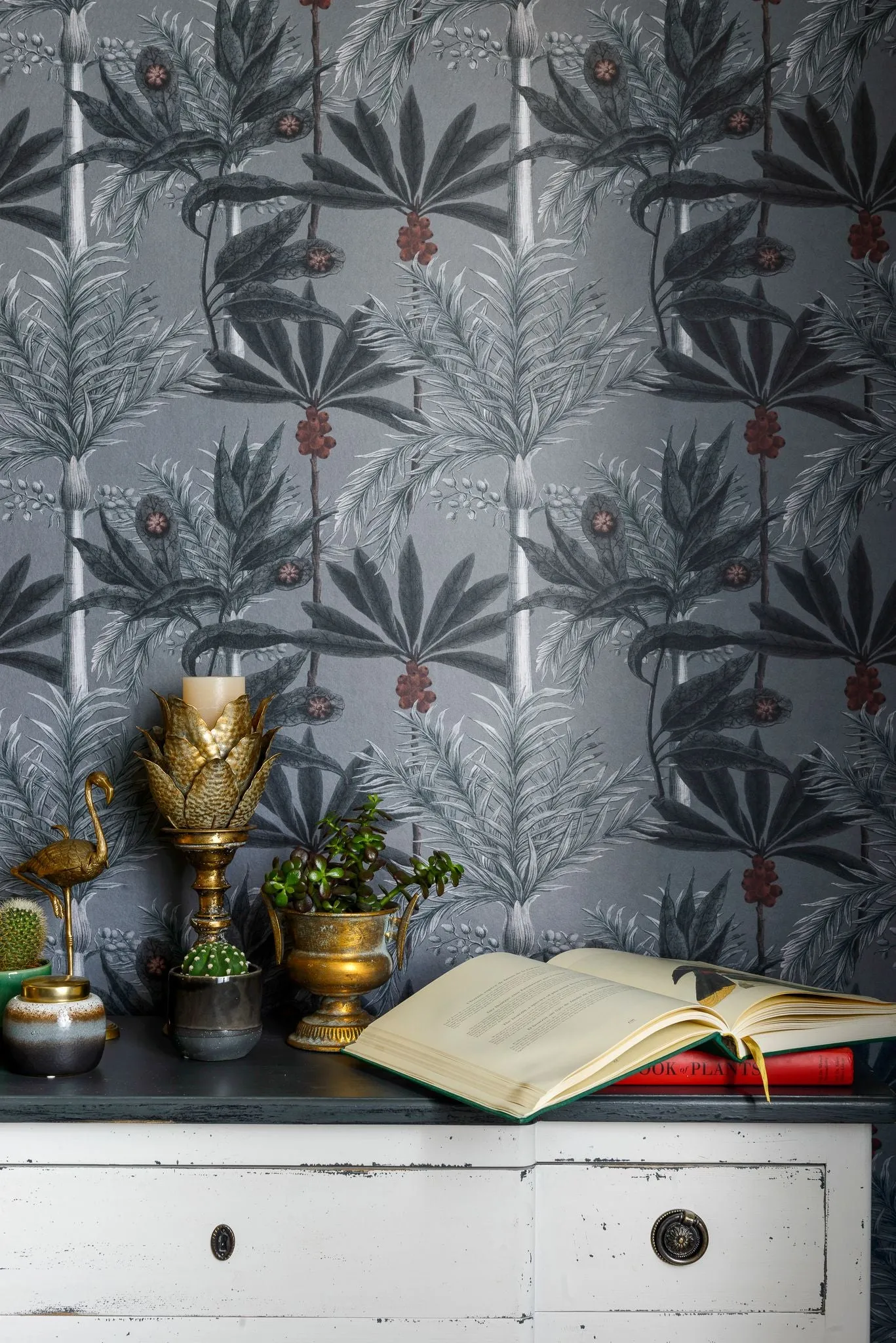 MADAGASCAR Grey Wallpaper