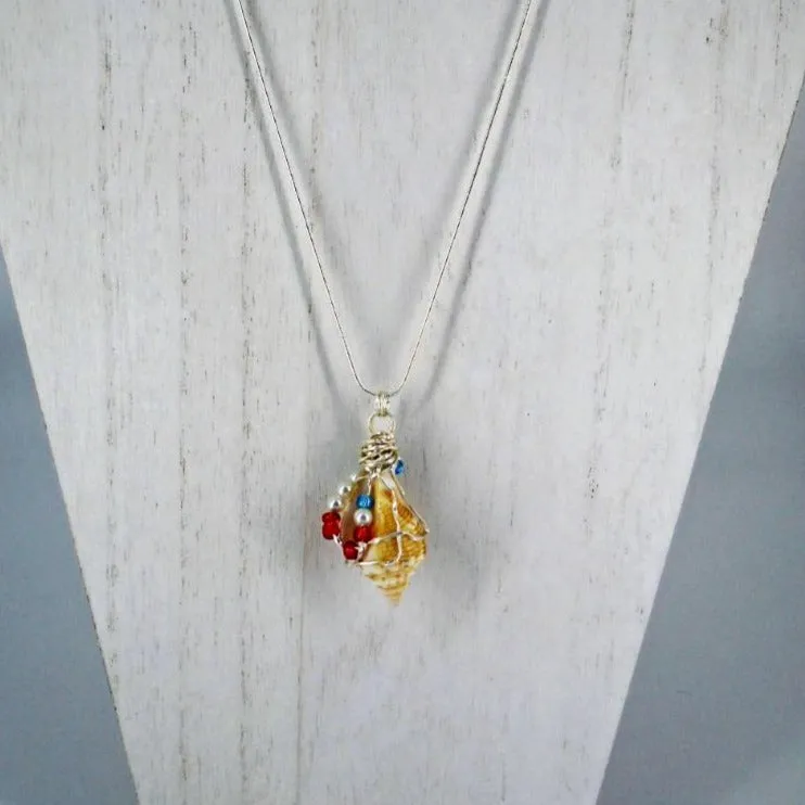 Patriotic Natural Fighting Conch Pendant – Red, White & Blue, Handcrafted with Leather Rope