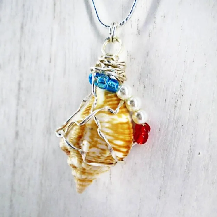 Patriotic Natural Fighting Conch Pendant – Red, White & Blue, Handcrafted with Leather Rope