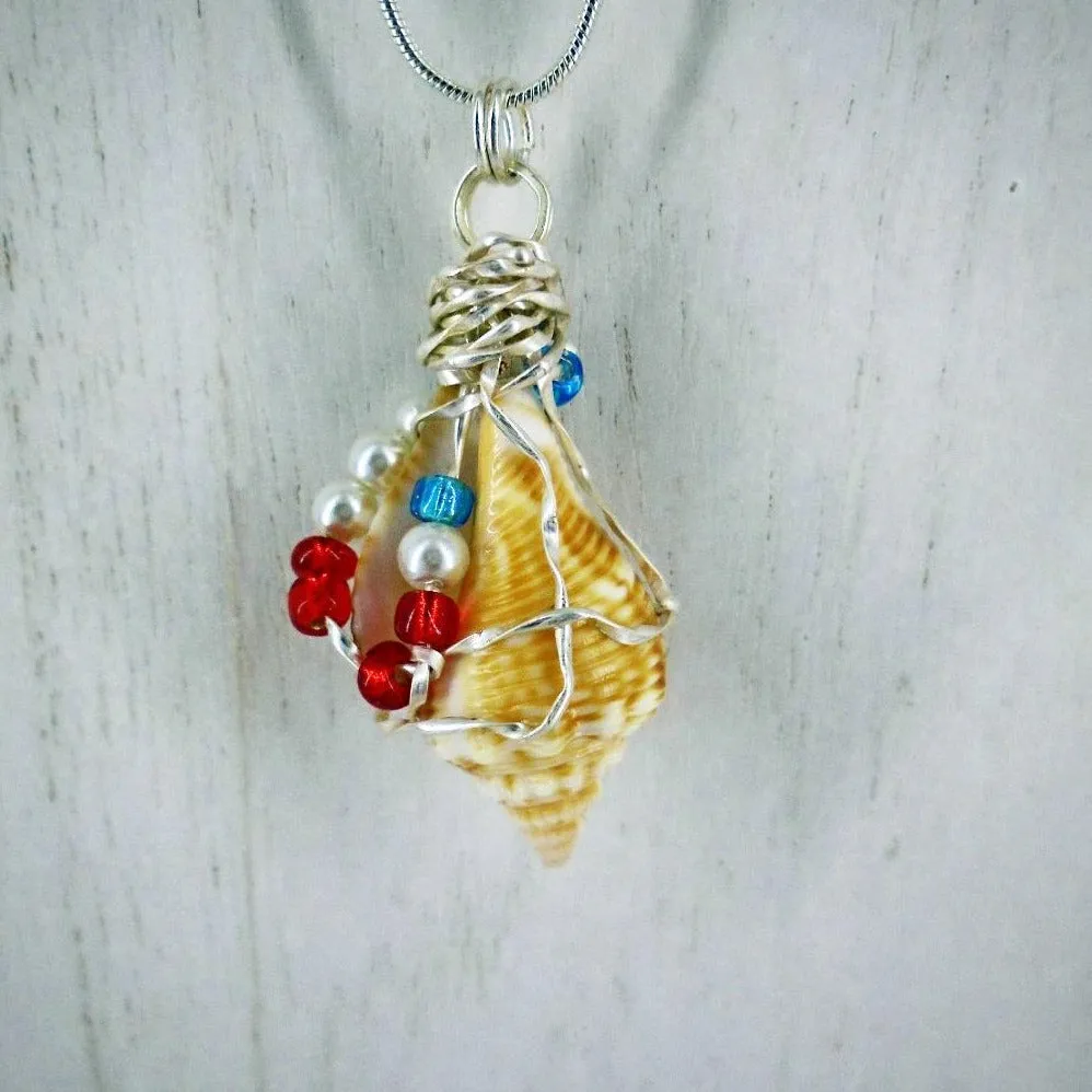 Patriotic Natural Fighting Conch Pendant – Red, White & Blue, Handcrafted with Leather Rope