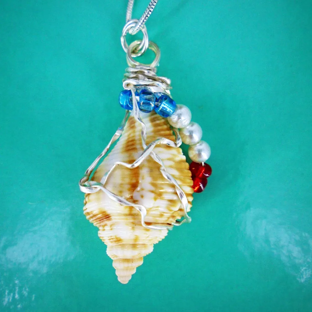 Patriotic Natural Fighting Conch Pendant – Red, White & Blue, Handcrafted with Leather Rope