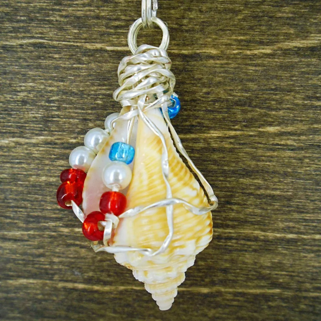 Patriotic Natural Fighting Conch Pendant – Red, White & Blue, Handcrafted with Leather Rope