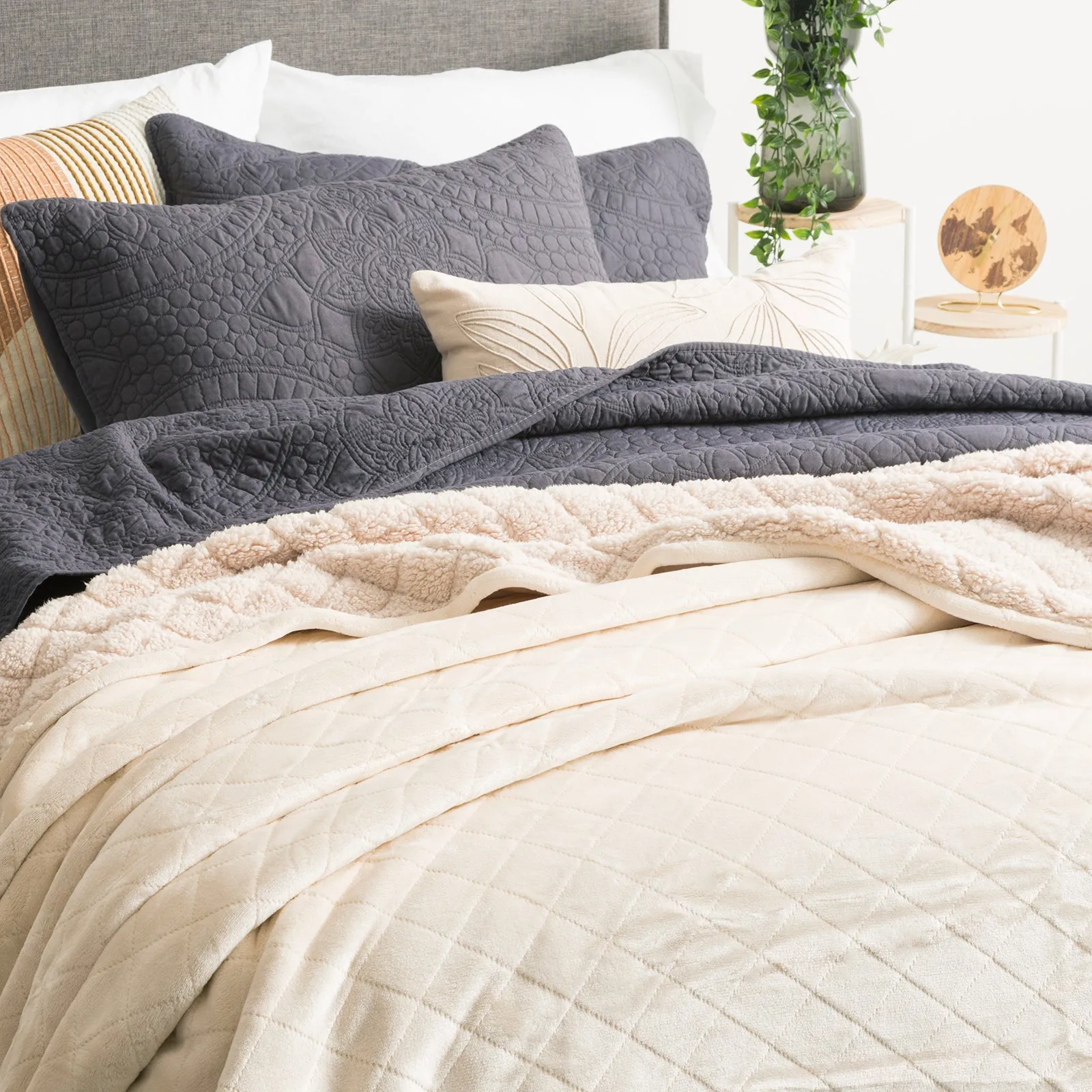 Renee Taylor Heston 480 GSM Ultra Soft Velvet Sherpa Blanket - STONE