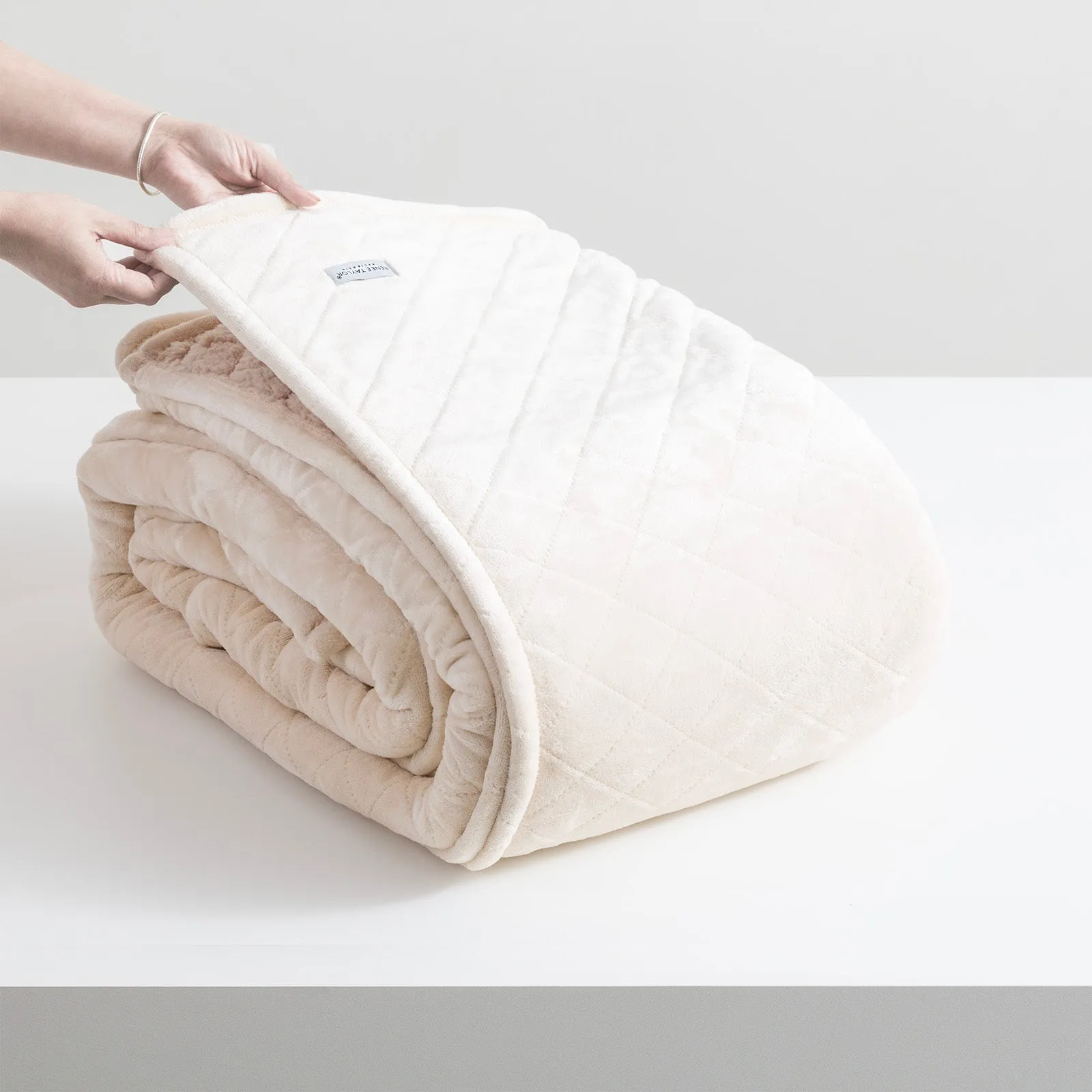 Renee Taylor Heston 480 GSM Ultra Soft Velvet Sherpa Blanket - STONE