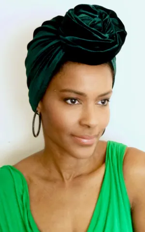 The Emerald Velvet Queen by Kim Hawthorne