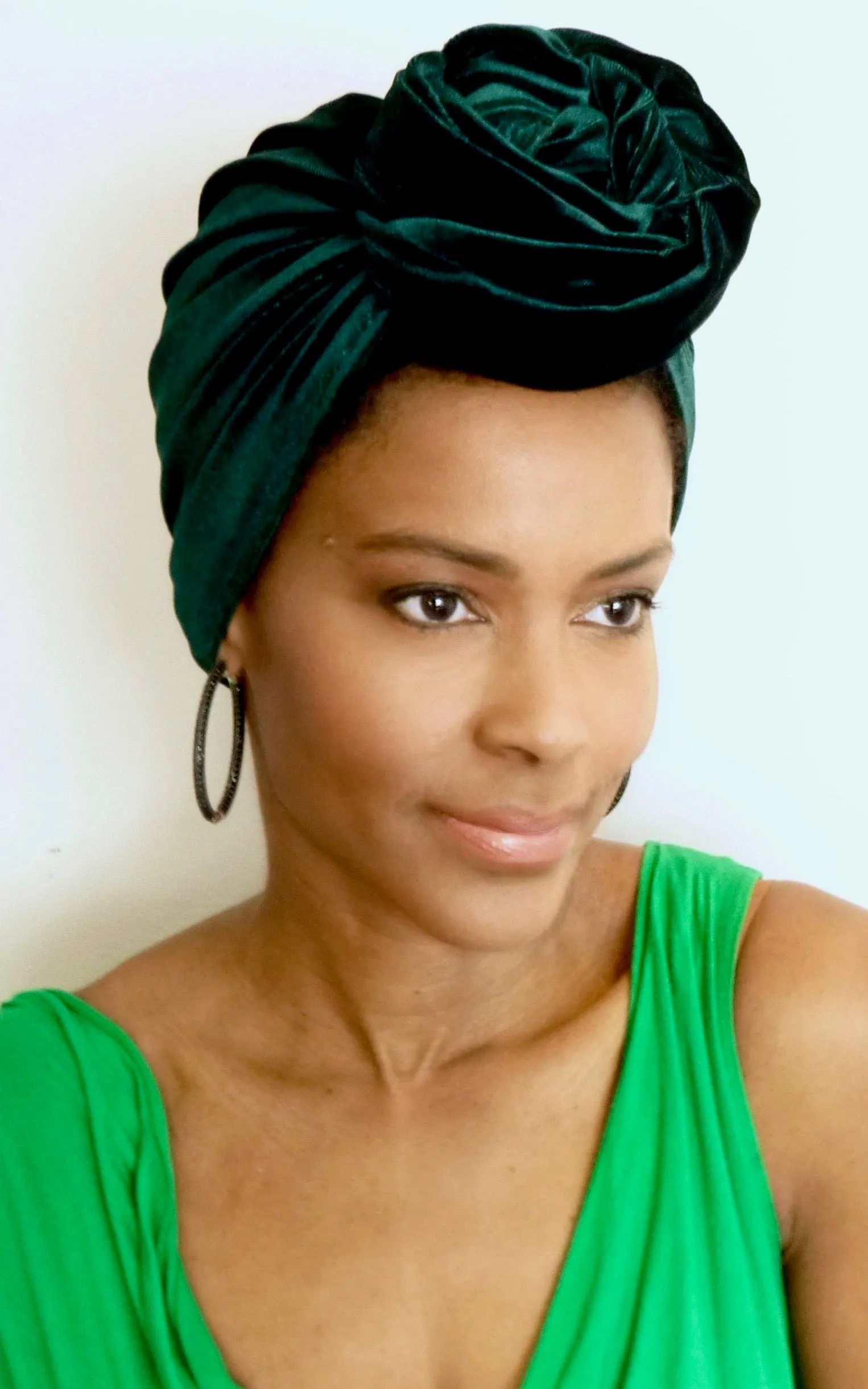The Emerald Velvet Queen by Kim Hawthorne