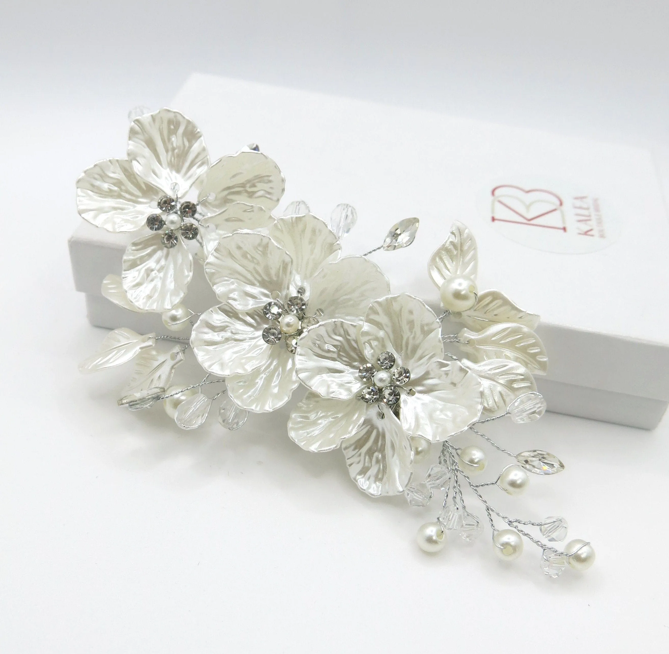 White Large Abalone Flower Petals Hairclip, Wedding Pearl Big Floral Hair Clip, Bridal Alligator Hairclip