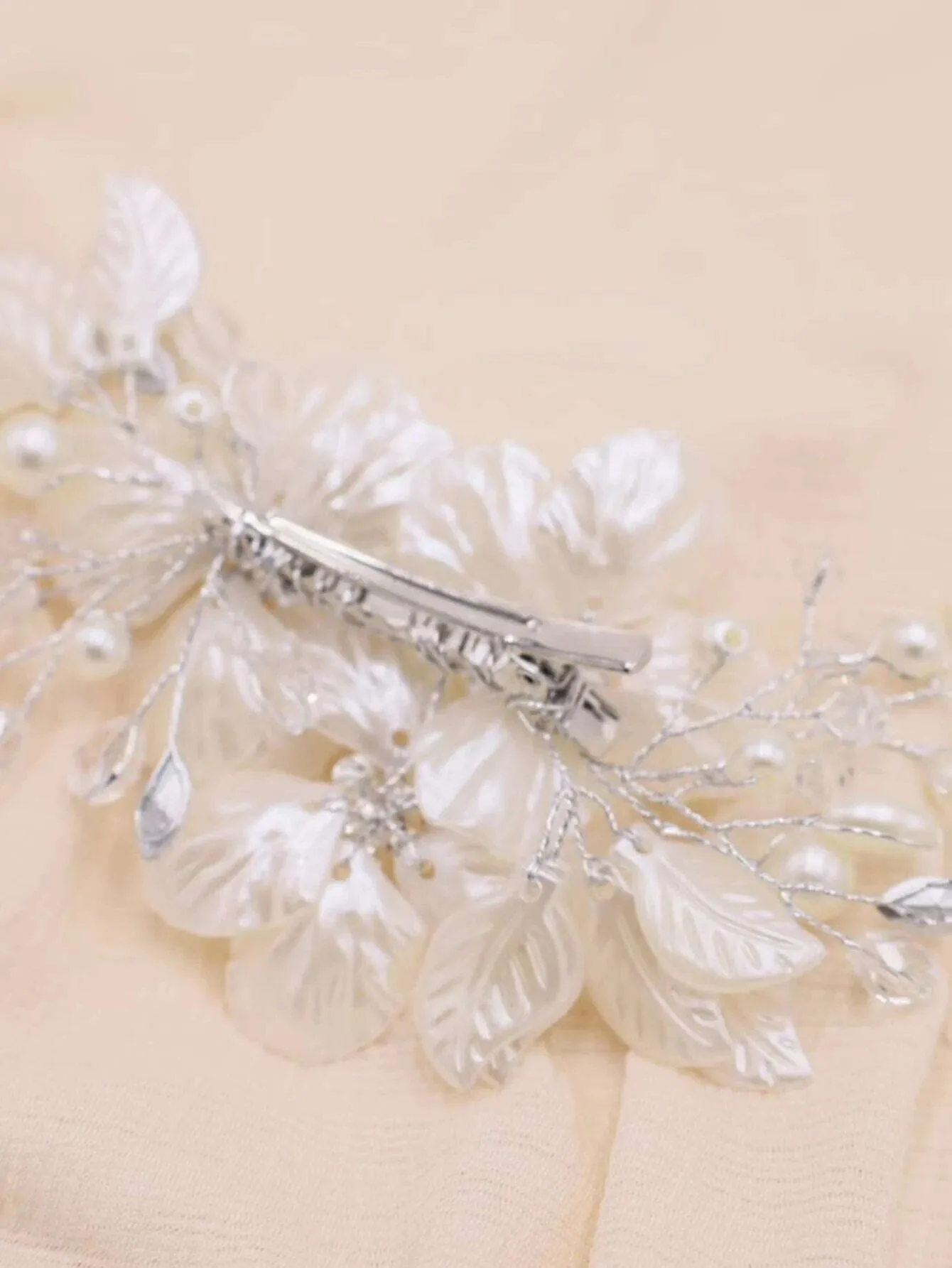 White Large Abalone Flower Petals Hairclip, Wedding Pearl Big Floral Hair Clip, Bridal Alligator Hairclip